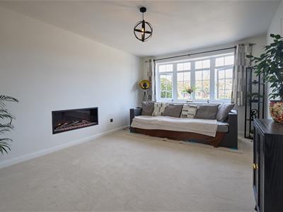 Lounge to Front